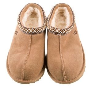 UGG Tazz Big girl slippers sz 3. Measures 10” heel to toe. Excellent condition